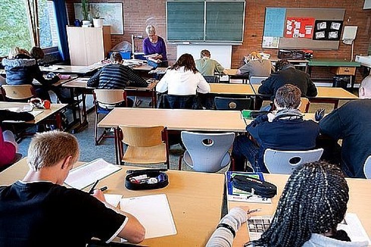 NRW bremst Bundeswehr
an Schulen aus - © SCHULE