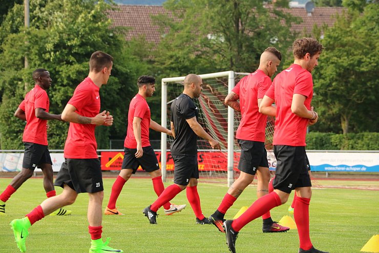 Trainingsauftakt der SpVgg Bad Pyrmont, dem neuen Klub von David Odonkor. Der 33-Jährige unterzeichnete beim niedersächsischen Landesligisten einen Zweijahresvertrag bis 2019. - © Niklas Böhmer