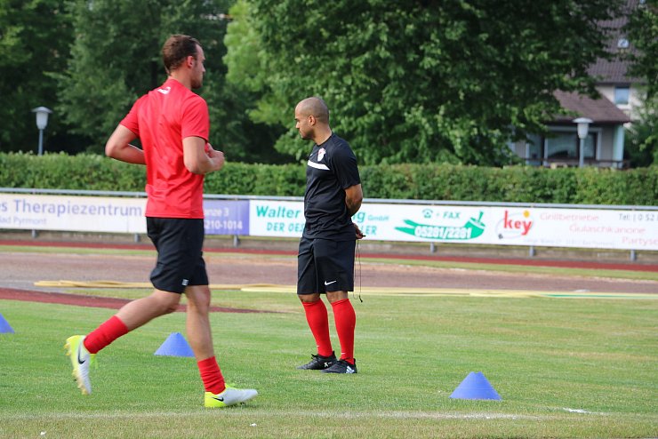 Trainingsauftakt der SpVgg Bad Pyrmont, dem neuen Klub von David Odonkor. Der 33-Jährige unterzeichnete beim niedersächsischen Landesligisten einen Zweijahresvertrag bis 2019. - © Niklas Böhmer