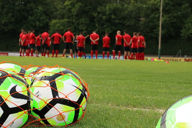 Trainingsauftakt der SpVgg Bad Pyrmont, dem neuen Klub von David Odonkor. Der 33-Jährige unterzeichnete beim niedersächsischen Landesligisten einen Zweijahresvertrag bis 2019. - © Niklas Böhmer
