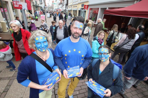 Überzeugte Europäer: Heike Engmann, Arne Heger und Wendy Tapp (von links). - © Jens Rademacher