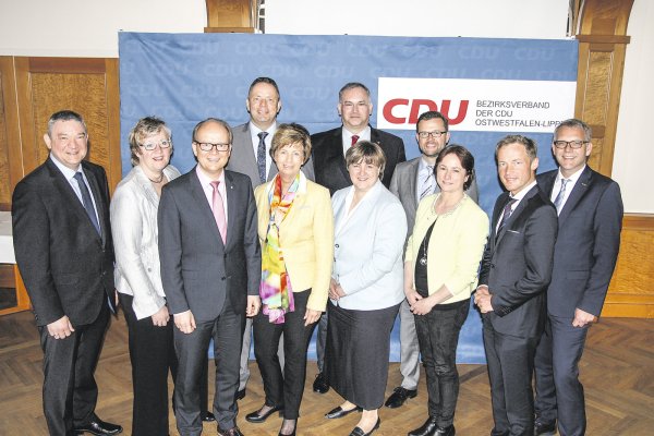 Christian Bobka, Heike Görder, André Kuper, Matthias Göken, Kirstin Korte, Ralf Nettelstroth, Birgit Ernst, Raphael Tigges, Bianca Winkelmann, Daniel Sieveke und Klaus Oehler (v. l.). Es fehlen: Vinzenco Copertino, Walter Kern und Bernhard Hoppe-Biermeier. - © Matthias Bungeroth
