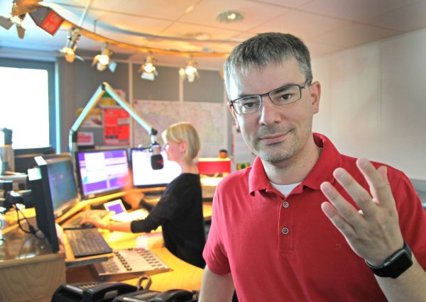 Ein Händchen fürs Lokale: Markus Knoblich greift nicht mehr als einer der „Vier von hier" ins Geschehen ein. Als Chefredakteur treiben ihn unter anderem die Reichweitenwerte des Senders um, denn die sollen noch steigen. - © Vera Gerstendorf-Welle