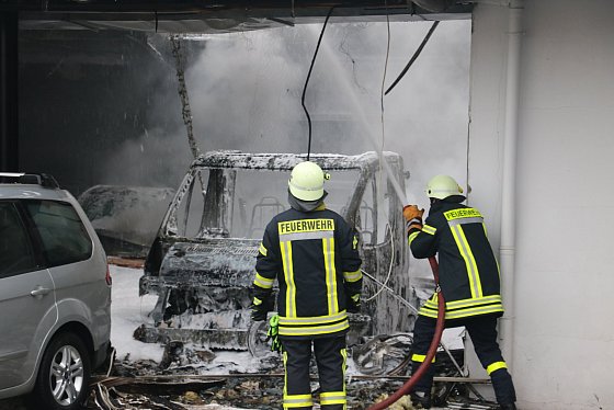 Vollbrand im Verkaufsraum des Autohauses Steinberg