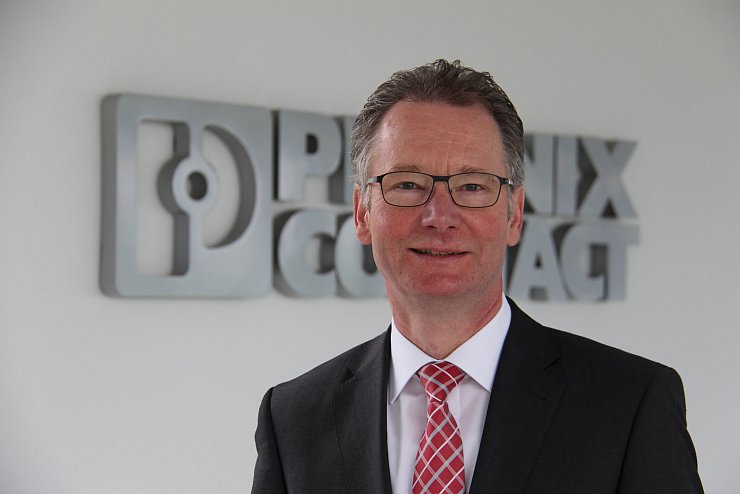 Steht in Blomberg an der Spitze: Geschäftsführer Roland Bent - © Phoenix Contact