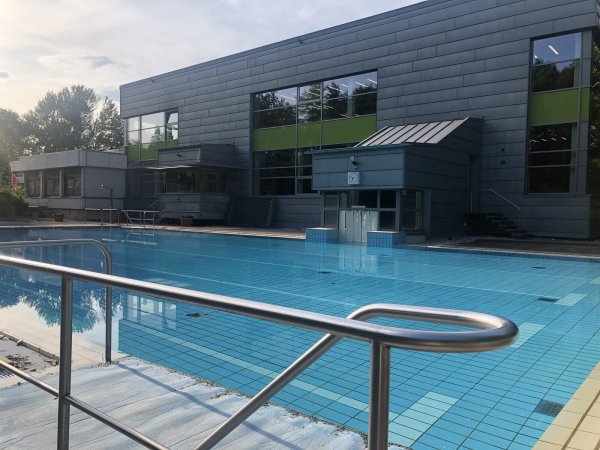 Der Trick mit dem "Namsi" hat nicht funktioniert, das Badehaus bleibt dicht. Wie sich das aufs Insolvenzverfahren auswirkt, ist unklar. - © Silke Buhrmester