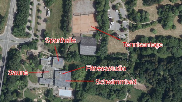 Viele wissen gar nicht, wie viele unterschiedliche Angebote das Badehaus bereitgehalten hat. Diese vielen Möglichkeiten ließen sich bei einem Betrieb durch die Stadt an verschiedene Anbieter vergeben, argumentieren Stadtsportverband und Interessengruppe. - © Geodaten NRW/TIM-Online