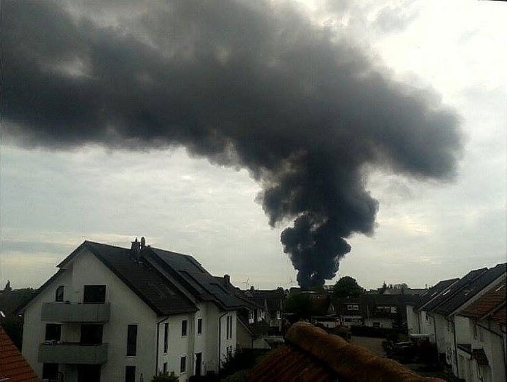 Beim Reisemobil-Zentrum Palmowski brach das Feuer aus. - © privat