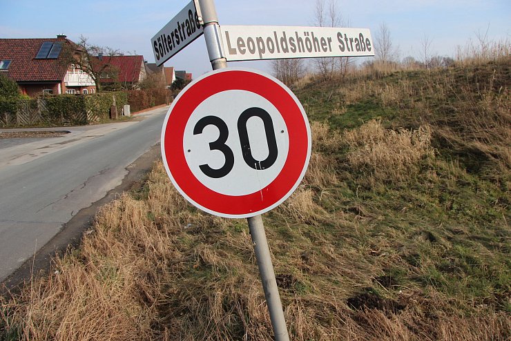 Bei den Anwohnern der Sölterstraße löst das geplante Gewerbegebiet viel Skepsis aus. - © Katrin Kantelberg