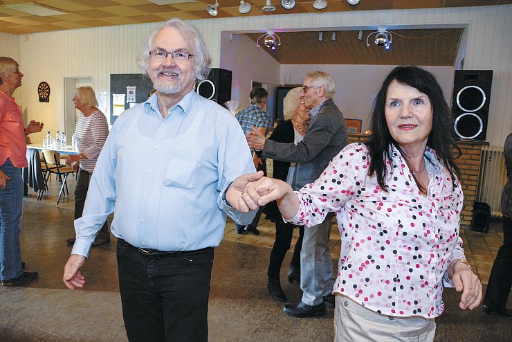 Gemeinsames Hobby: Reinhard Laabs und seine Lebensgefährtin Felicitas Dersein-Oehmichen haben beim Tanztreff in der Südstadt eine Möglichkeit gefunden, das gemeinsame Hobby zu pflegen. - © Karin Prignitz