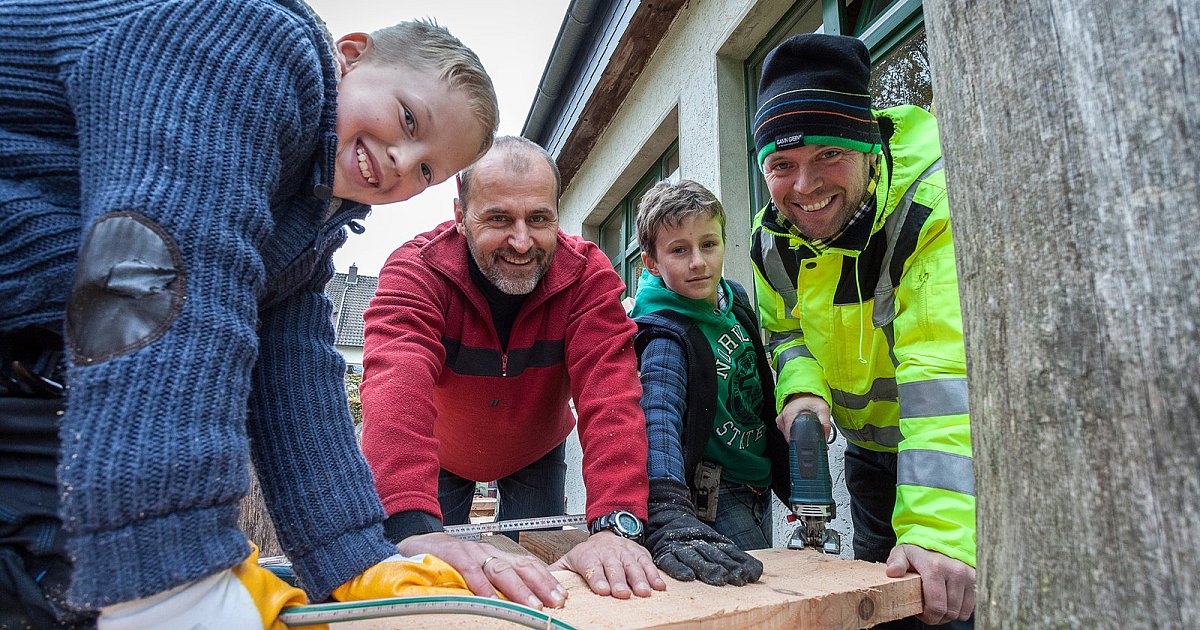 Baumstamm-Mikado und Seilparcours für die Grundschule am Silvaticum in ...