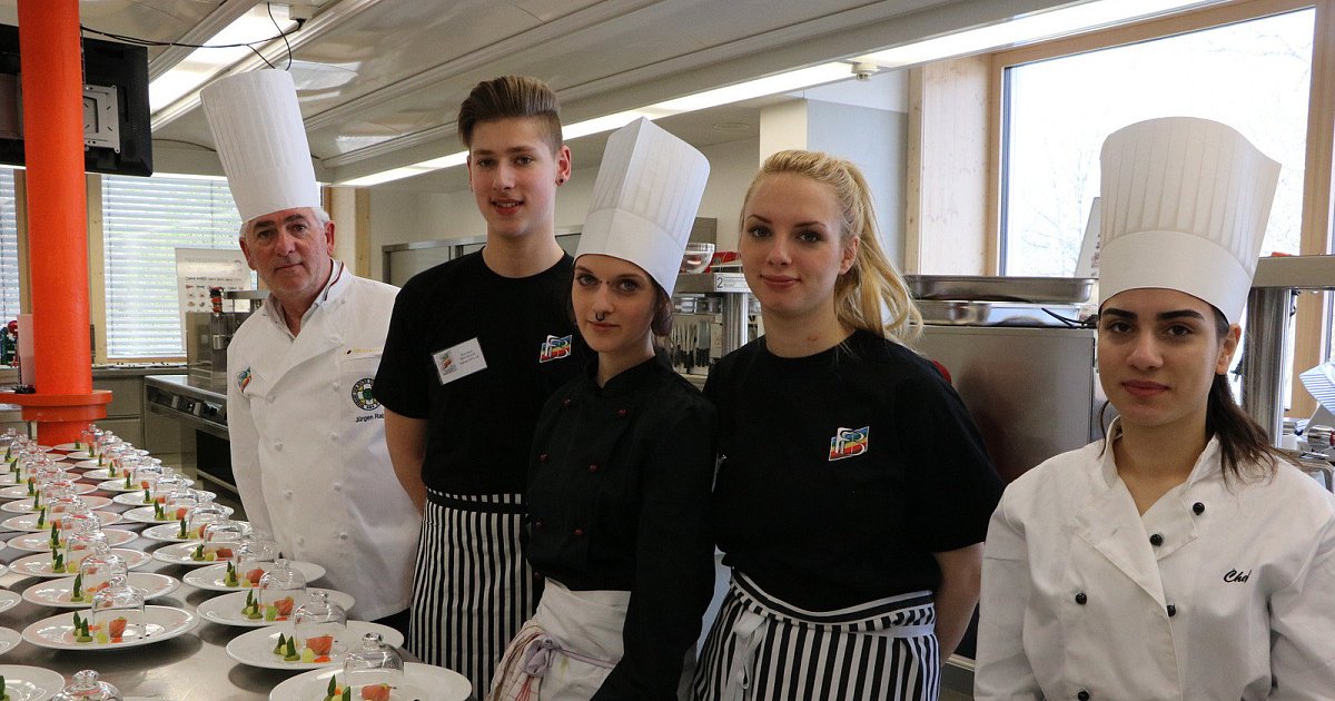 Jinsiy olatni kattalashtirish uchun uni bandaj yoki mato bilan orang