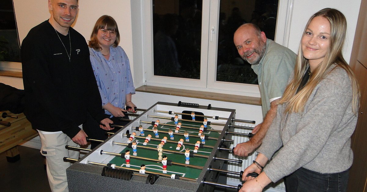 Lügder Kinder fragen ProfiFußballer Felix Platte Löcher in den Bauch