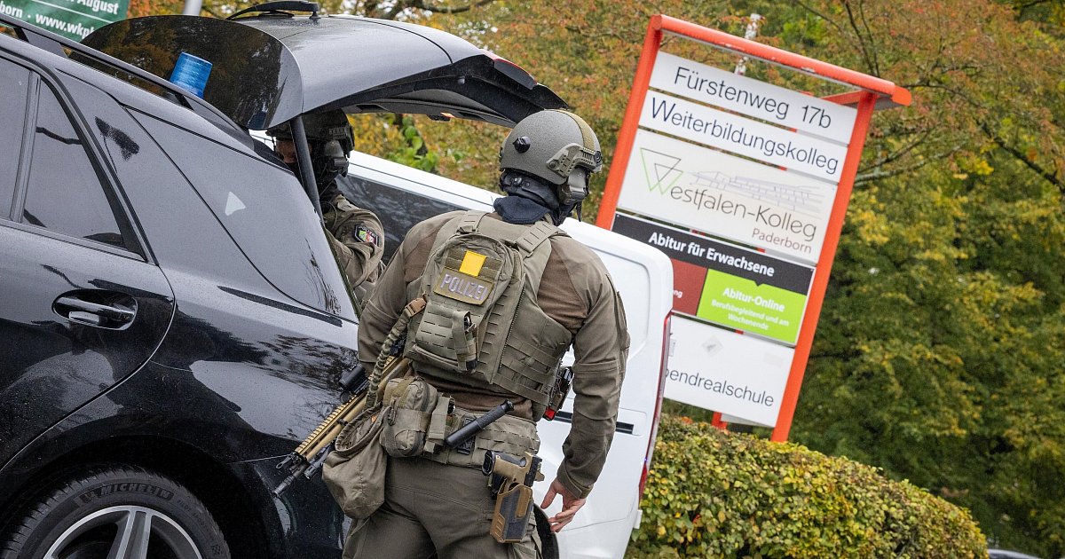 Paderborn-Gro-einsatz-des-SEK-am-Westfalenkolleg-in-Paderborn