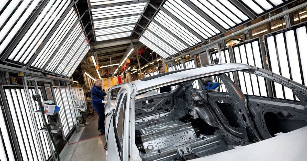 Unternehmen-verlagern-Zehntausende-Jobs-ins-Ausland