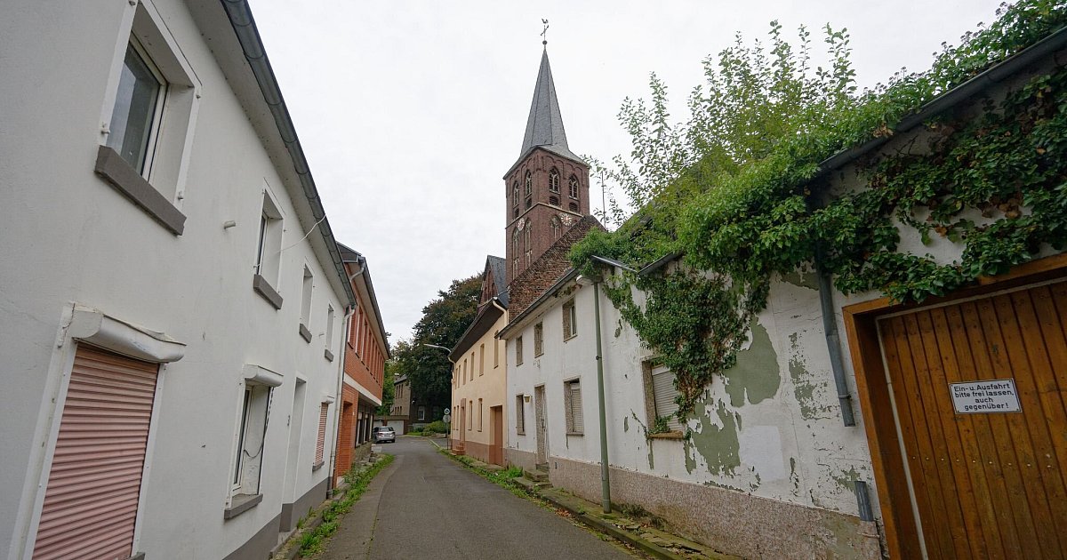 Verkaufsstart-f-r-H-user-aus-Geisterd-rfern