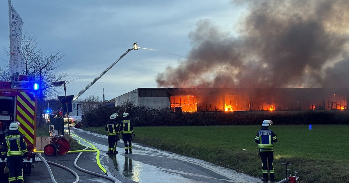 Brand-in-Metallbetrieb-in-Bielefeld-Warnung-an-Bev-lkerung