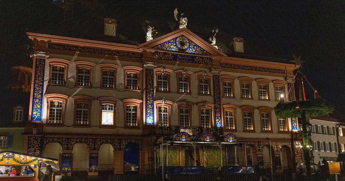 Weltgr-tes-Adventskalenderhaus-ffnet-erstes-Fenster