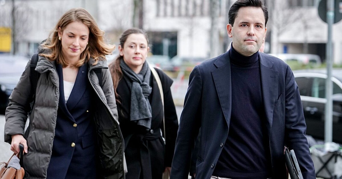 Junge-Gruppe-Weiter-Nein-zum-Rentenpaket-Abstimmung-offen