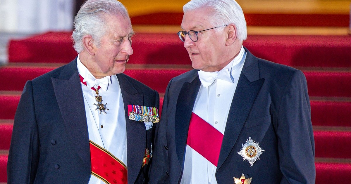 Charles-rollt-Steinmeier-den-roten-Teppich-aus