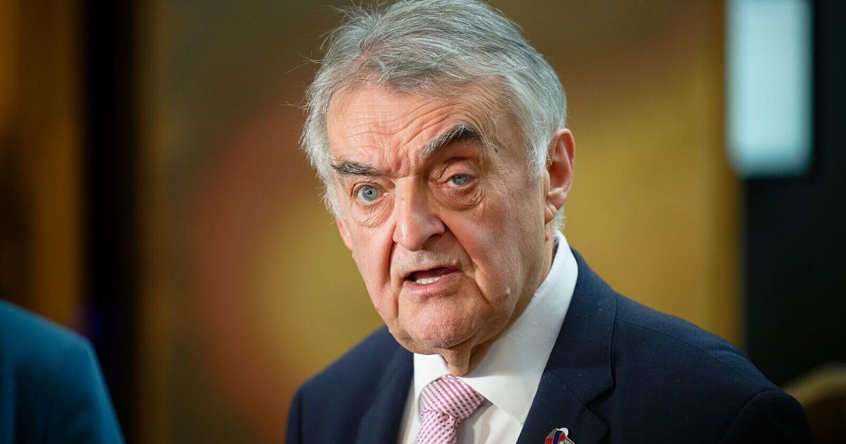 Minister-fordert-strengere-Regeln-f-r-Sicherheit-in-Stadien