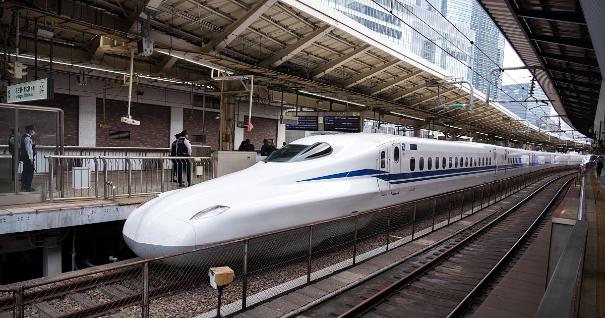 Schwan-stoppt-Hochgeschwindigkeitszug-Shinkansen