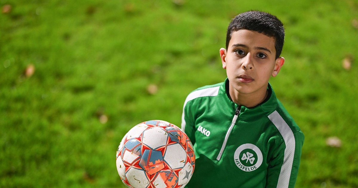 Junge-begeistert-mit-Fallr-ckzieher-Video-geht-viral