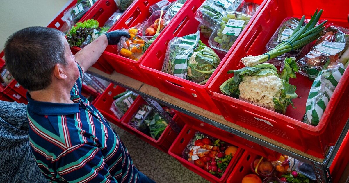 Lebensmitteltafeln-melden-mehr-ehrenamtliche-Helfer