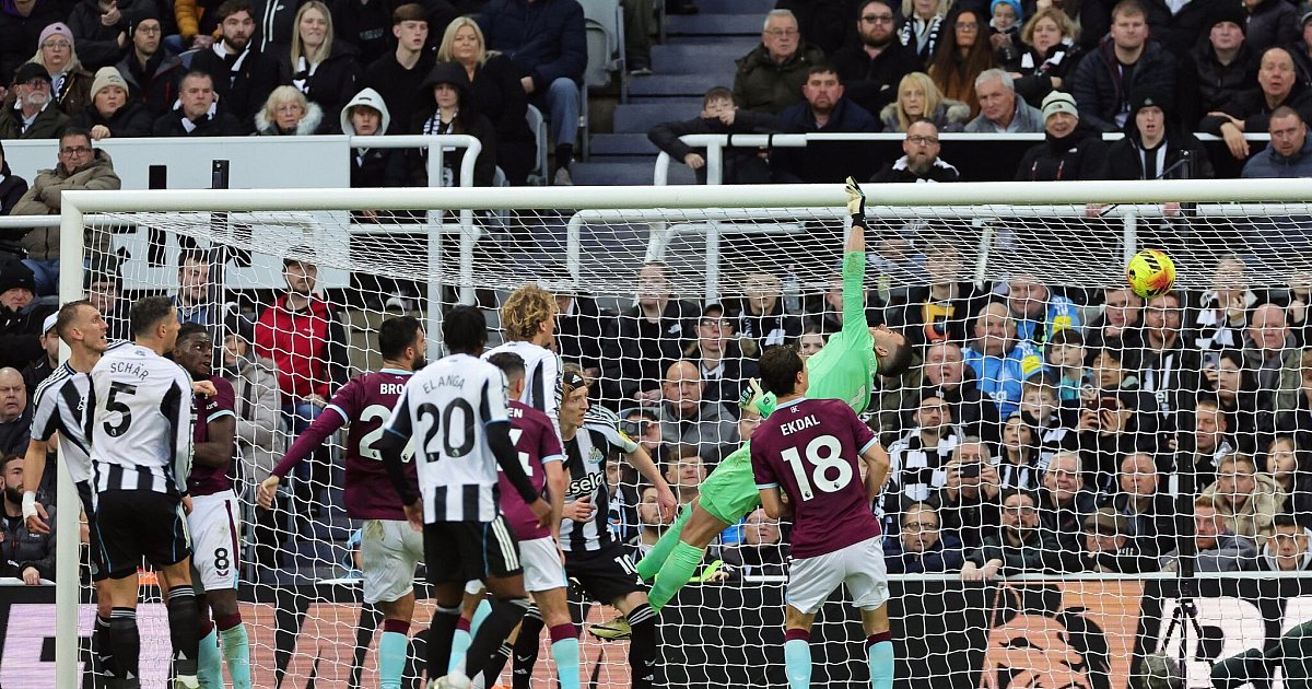 Mit-Ecken-Tor-Newcastle-siegt-vor-Leverkusen-Duell