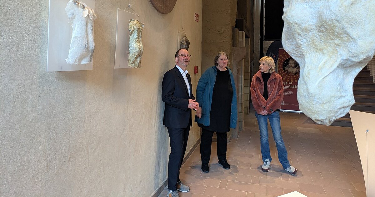 Doris-Lemberg-Hinsenhofen-zitiert-im-Schloss-Brake-den-mythologischen-Fall-des-Ikarus