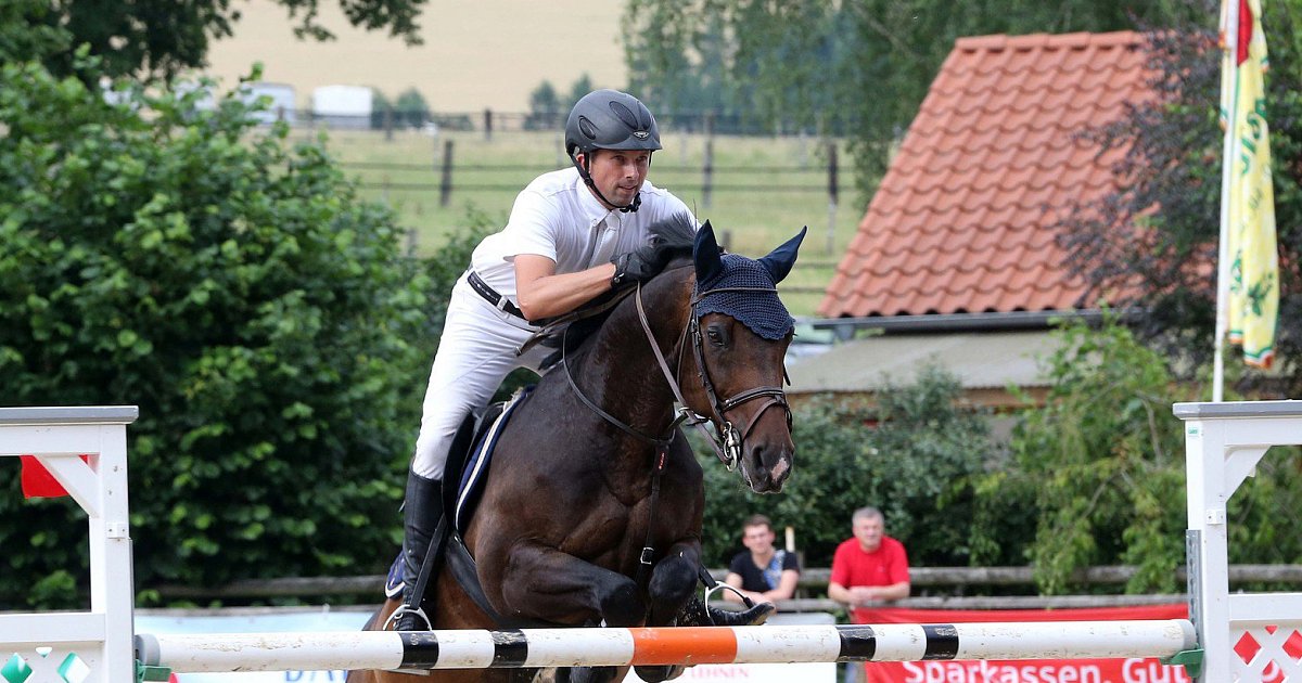 Henrik Griese beeindruckt beim Springturnier in Eschenbruch