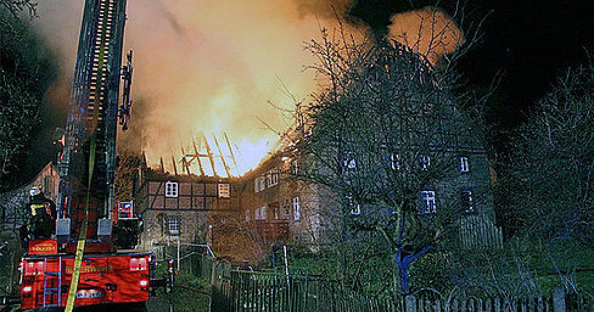 Feuer vernichtet Bauernhaus am Hasebeckerweg in Windeseile | Lokale
