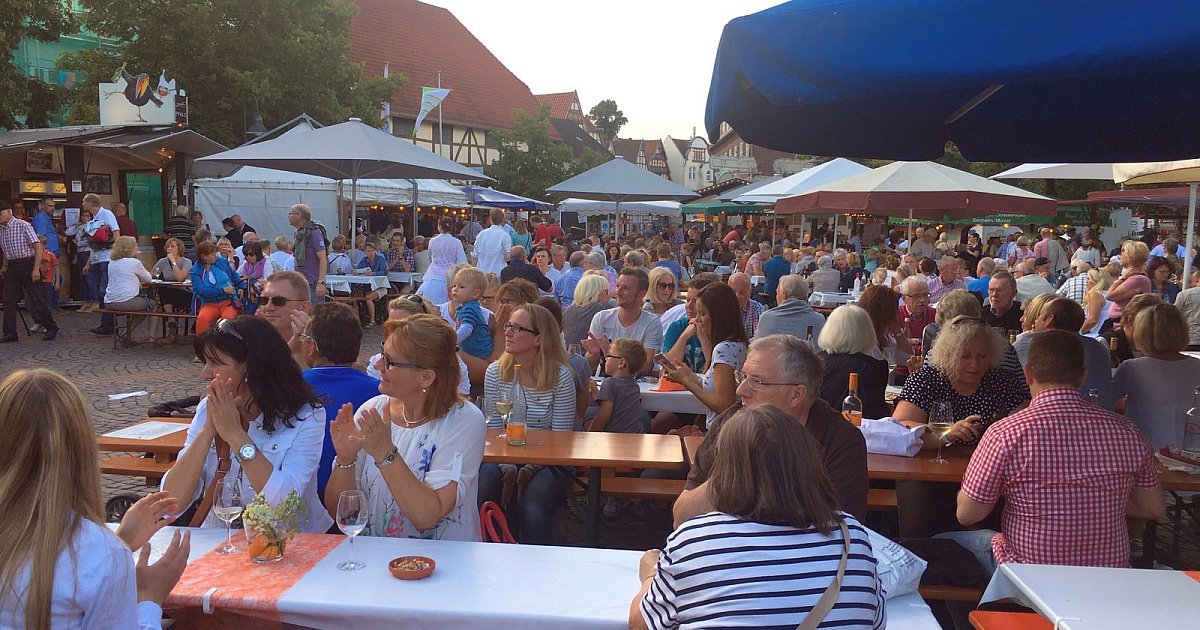 Bad Salzuflen lädt zum 26. Weinfest auf den Salzhof Lokale Nachrichten aus Bad Salzuflen LZ.de Bad Salzuflen lädt zum 26. Weinfest auf den Salzhof Lokale Nachrichten aus Bad Salzuflen LZ.de
