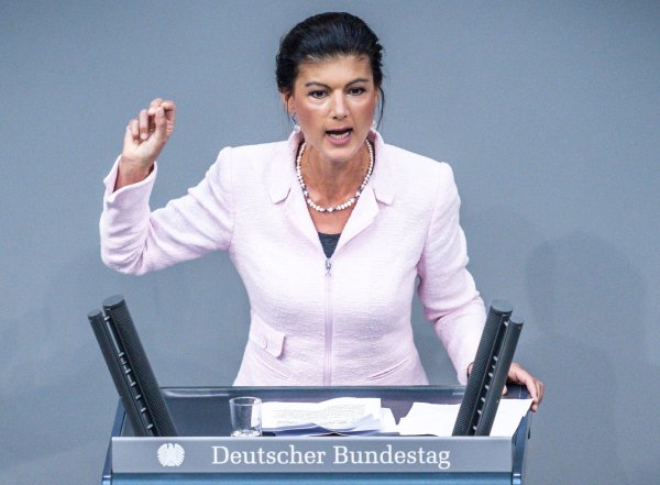 Sahra Wagenknecht (Die Linke) spricht im Bundestag. - © Michael Kappeler/dpa
