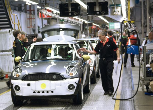 Produktion von Mini-Fahrzeugen im Werk in Oxford (Archivbild). - © -/BMW AG/dpa