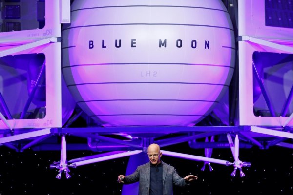 Raumfahrt bei Blue Origin - © Foto: Patrick Semansky/AP/dpa