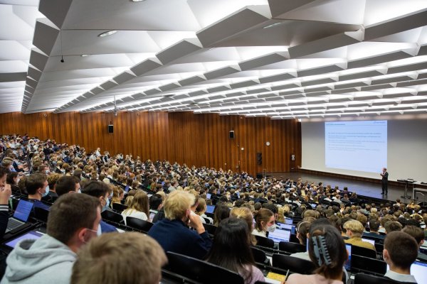 Die Zahl der Studiengänge ohne Zugangsbeschränkungen steigt in Deutschland weiter an. (Archivbild) - © Rolf Vennenbernd/dpa