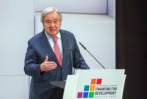 Guterres spricht sich für eine bedingungslose und sofortige Waffenruhe in der Ukraine aus. - © Francisco J. Olmo/Europa Press/dpa