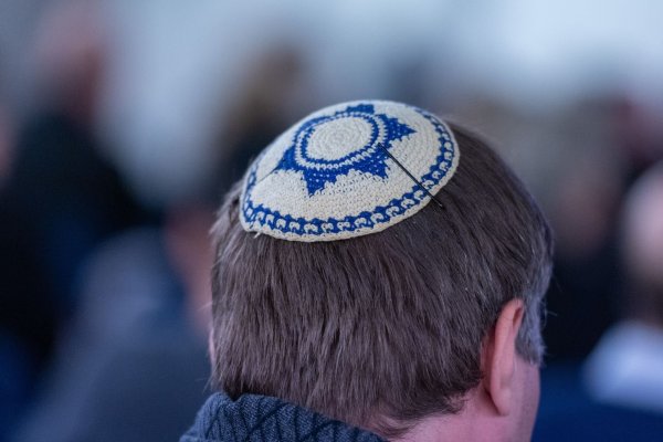 Ein Spion soll für den Iran Juden und jüdische Einrichtungen in Berlin ausgespäht haben. (Symbolbild) - © Christophe Gateau/dpa