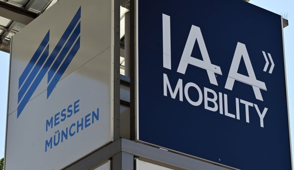 Die IAA findet im September in München statt. Aktuell sieht es danach aus, dass sie größer ausfallen wird als 2023. - © Martin Schutt/dpa