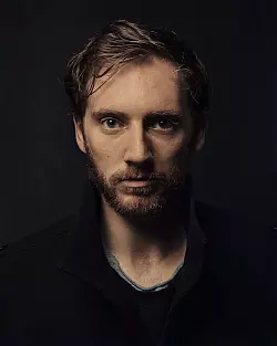 Fokussiert: Schauspieler Wolf Danny Homann blickt positiv nach vorne. - &copy; Foto: Hilarius Riese