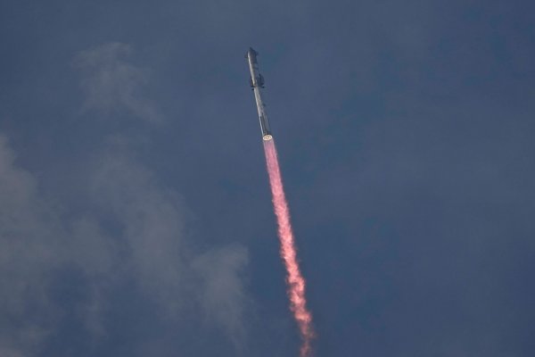SpaceX\\\'s Mega-Rakete Starship startet zu ihrem dritten Testflug von der Starbase in Boca Chica. - © Eric Gay/AP