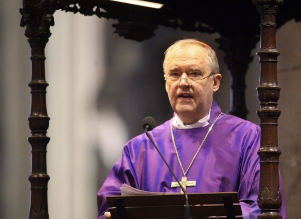 Der deutsche Kurienkardinal Paul Josef Cordes spricht im Dom in Köln (Archivfoto vom 10.02.2008). - © picture alliance / dpa/Archivbild