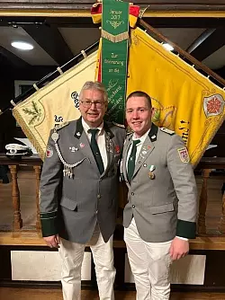 Dirk Stichnothe (links) scheidet nach mehr als zwei Jahrzehnten aus dem Vorstand aus. Jan Schleef übernimmt die Nachfolge als zweiter Geschäftsführer. - © Schwalenberger Schützengesellschaft