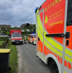 Feuerwehreinsatz: Ein Kind ist in D&ouml;rentrup in einen G&uuml;llebeh&auml;lter gefallen. Es wurde gerettet und wohlbehalten seinen Eltern &uuml;bergeben. - &copy; Feuerwehr D&ouml;rentrup