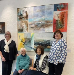 Sie freuen sich auf die Ausstellungser&ouml;ffnung am Sonntag: Heike Mitschke (von links), Marie Luise Wilhelmi, Annegret Johannesmann und Gabriele K&ouml;ster. Es fehlt Sandra Lynne Heibrok. - &copy; Heinz K&ouml;ster