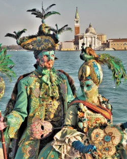 Der "Di-Mi-Do-Ferienspa&szlig;" im Weserrenaissanemuseum Schloss Brake passt ausgezeichnet zur aktuellen Sonderausstellung &bdquo;Ausgezeichnet. Pr&auml;mierte venezianische Kost&uuml;mkreationen aus OWL". - &copy; Landesverband Lippe