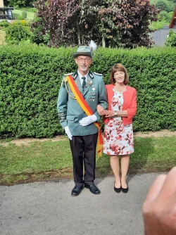 K&ouml;nig Jens Simpson und K&ouml;nigin Conny Simpson regieren die Sonneborner Sch&uuml;tzen f&uuml;r zwei Jahre. - &copy; Sch&uuml;tzenverein Sonneborn