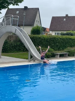 Die Edelstahlrutsche in neu im Freibad Heiden. - &copy; FBI Heiden