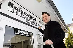 Volker Pannenbecker investiert im "Kaiserhof-Kino". - &copy; Foto: Bockwinkel